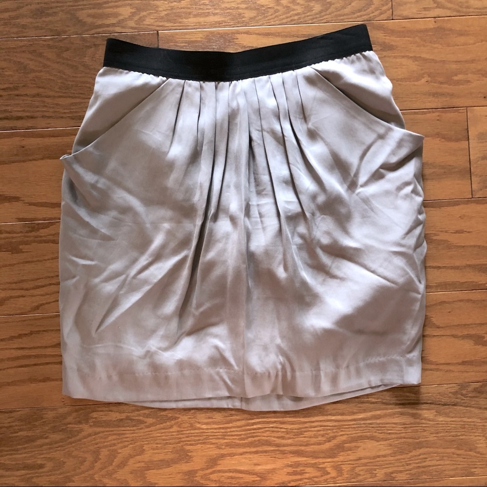 CUTE Forever 21 gray skirt. Pockets!!